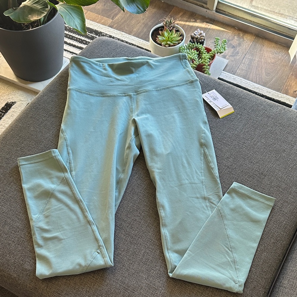 NWT Old Navy Active Go-Dry High Rise Leggings in Light Green